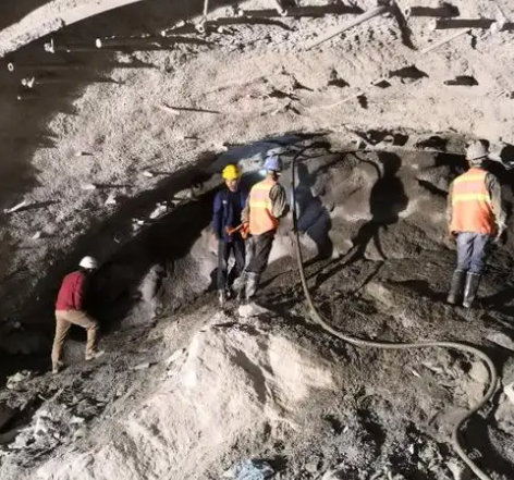 柘荣拱顶带模注浆料的施工流程及注意事项